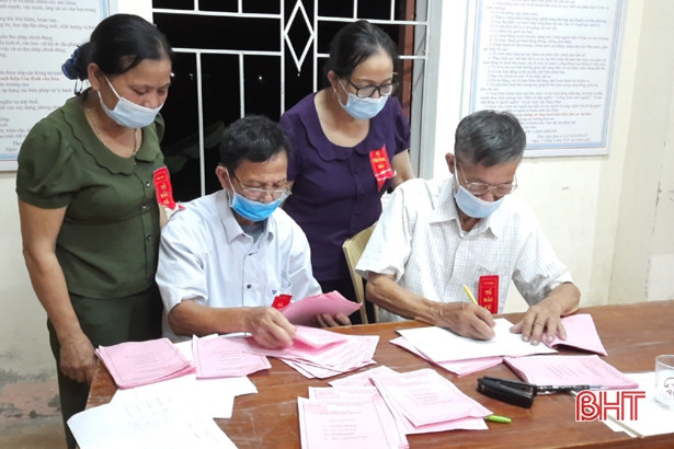 Hà Tĩnh khẩn trương kiểm phiếu bầu cử ảnh 24 Hà Tĩnh khẩn trương kiểm phiếu bầu cử