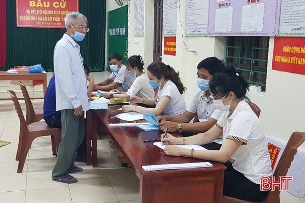 Hà Tĩnh khẩn trương kiểm phiếu bầu cử ảnh 15 Hà Tĩnh khẩn trương kiểm phiếu bầu cử