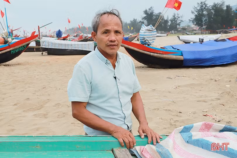 Ngư dân vùng biển Hà Tĩnh sẵn sàng gác những chuyến ra khơi để làm tròn nghĩa vụ công dân