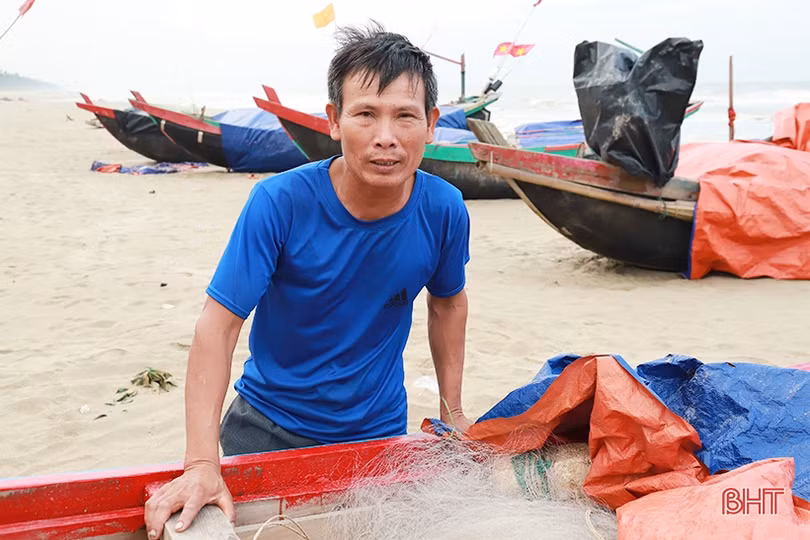 Ngư dân vùng biển Hà Tĩnh sẵn sàng gác những chuyến ra khơi để làm tròn nghĩa vụ công dân