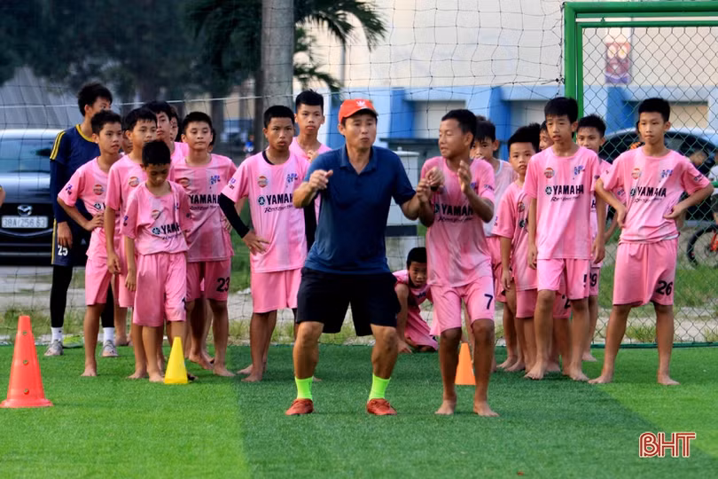 Huấn luyện viên Nguyễn Văn Thịnh - người mang “luồng gió mới” cho bóng đá trẻ Hà Tĩnh