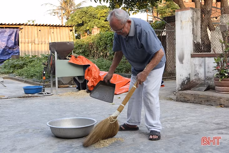 Cử tri gần 100 tuổi ở Hà Tĩnh háo hức chờ ngày bỏ phiếu bầu cử lần thứ 15 trong cuộc đời