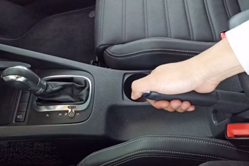 4 lỗi tài xế thường gặp trước khi tắt máy ôtô