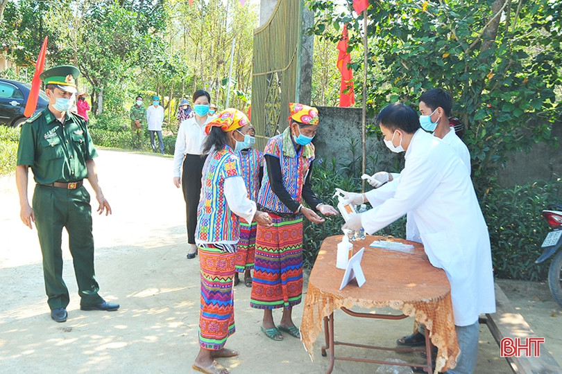 Cử tri dân tộc Chứt ở Hà Tĩnh phấn khởi đi bầu cử