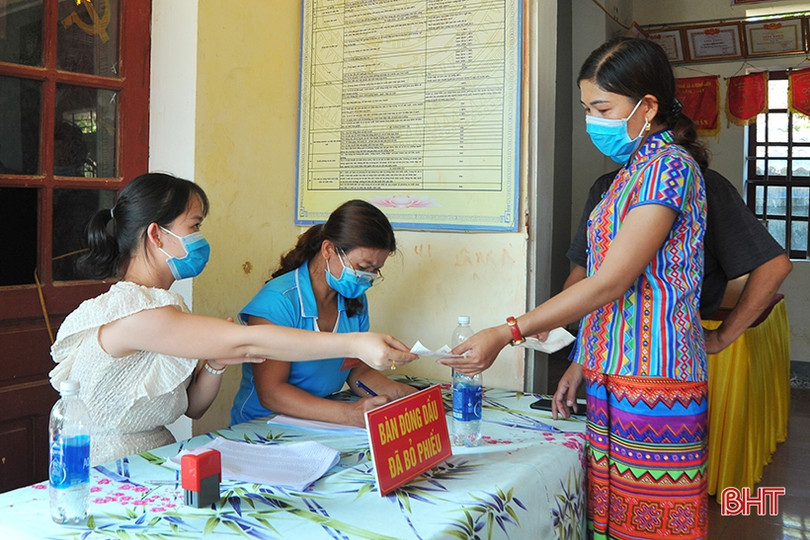 Cử tri dân tộc Chứt ở Hà Tĩnh phấn khởi đi bầu cử