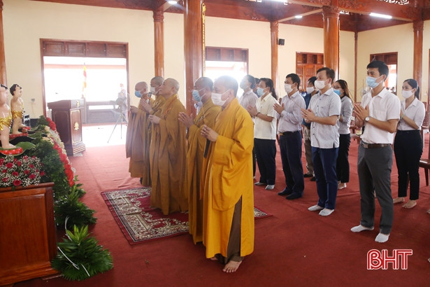 Lãnh đạo Hà Tĩnh chúc mừng Đại lễ Phật đản 2021 - Phật lịch 2565