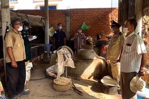 Uống rượu tại đám tang giữa dịch Covid-19, 11 người Campuchia chết thảm