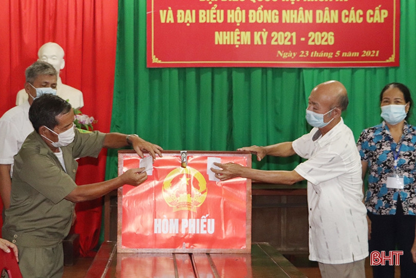 Hà Tĩnh khẩn trương kiểm phiếu bầu cử ảnh 14 Hà Tĩnh khẩn trương kiểm phiếu bầu cử