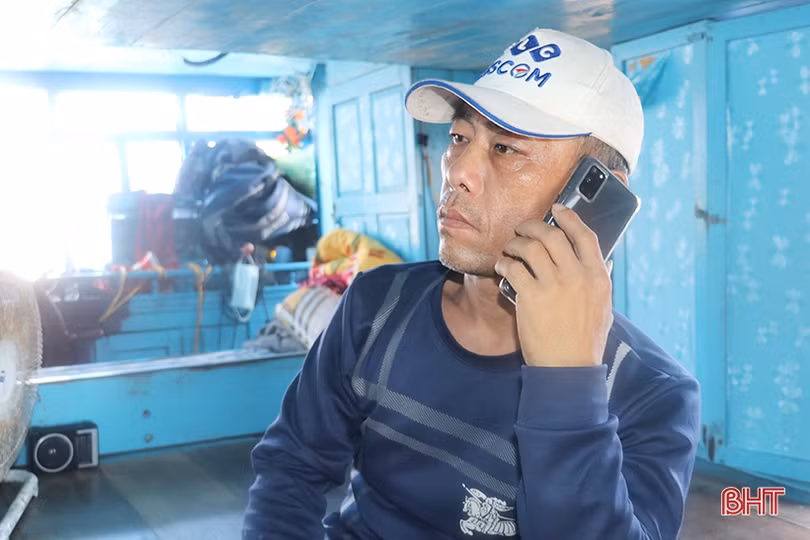 Ngư dân vùng biển Hà Tĩnh sẵn sàng gác những chuyến ra khơi để làm tròn nghĩa vụ công dân