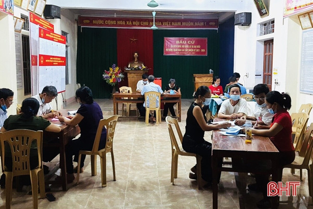 Hà Tĩnh khẩn trương kiểm phiếu bầu cử ảnh 23 Hà Tĩnh khẩn trương kiểm phiếu bầu cử