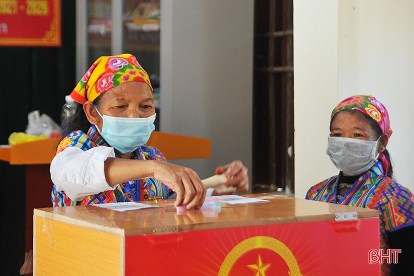 Cử tri dân tộc Chứt ở Hà Tĩnh phấn khởi đi bầu cử