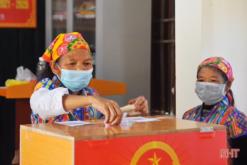 Cử tri dân tộc Chứt ở Hà Tĩnh phấn khởi đi bầu cử