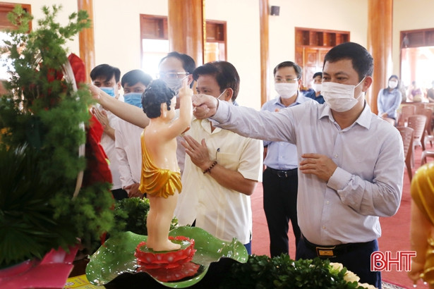 Lãnh đạo Hà Tĩnh chúc mừng Đại lễ Phật đản 2021 - Phật lịch 2565
