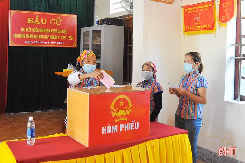 Cử tri dân tộc Chứt ở Hà Tĩnh phấn khởi đi bầu cử