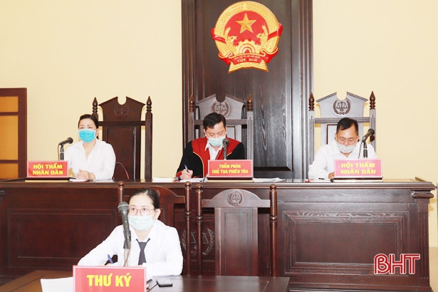 Tàng trữ trái phép chất ma túy, lĩnh 15 tháng tù giam