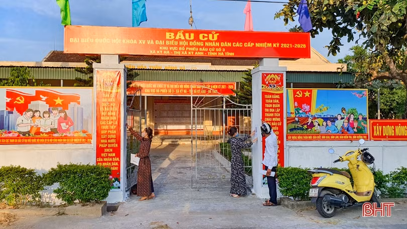 Cử tri phía Nam Hà Tĩnh hối hả hoàn tất mùa vụ để đi bỏ phiếu bầu cử