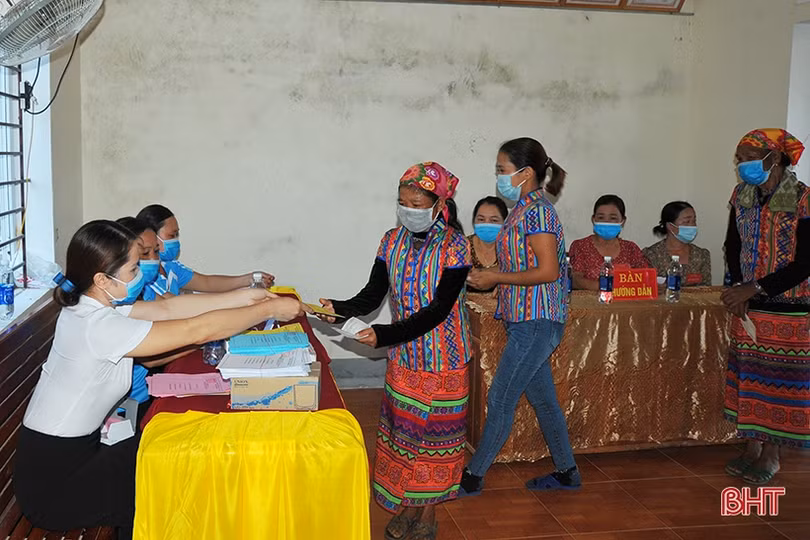 Cử tri dân tộc Chứt ở Hà Tĩnh phấn khởi đi bầu cử