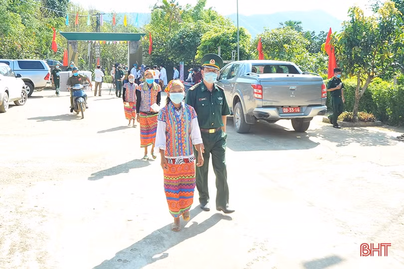 Cử tri dân tộc Chứt ở Hà Tĩnh phấn khởi đi bầu cử