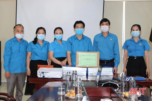 San sẻ yêu thương cùng người lao động Hà Tĩnh nhân Tháng Công nhân