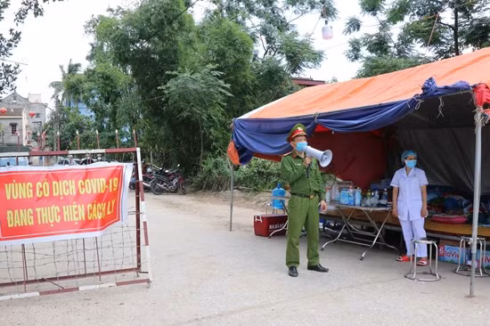 Bộ trưởng Bộ Y tế phân tích về việc thực hiện giãn cách xã hội