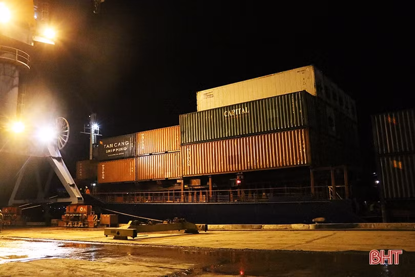 Chuyến tàu container thứ 2 của Tân Cảng Sài Gòn cập cảng Vũng Áng