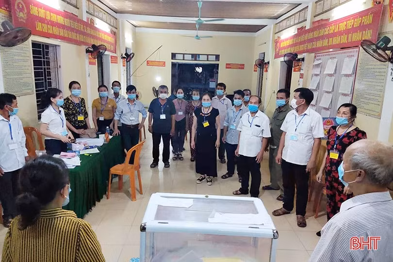 Hà Tĩnh khẩn trương kiểm phiếu bầu cử