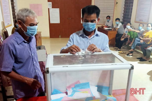 Hà Tĩnh khẩn trương kiểm phiếu bầu cử ảnh 26 Hà Tĩnh khẩn trương kiểm phiếu bầu cử