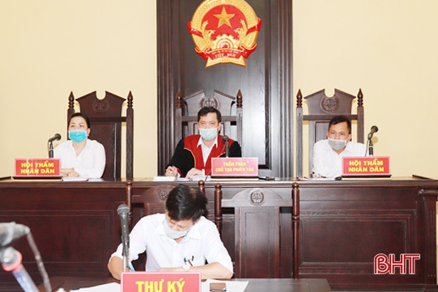 Vừa ra tù về tội cướp giật tài sản, lại “bóc lịch” về tội buôn bán hàng cấm