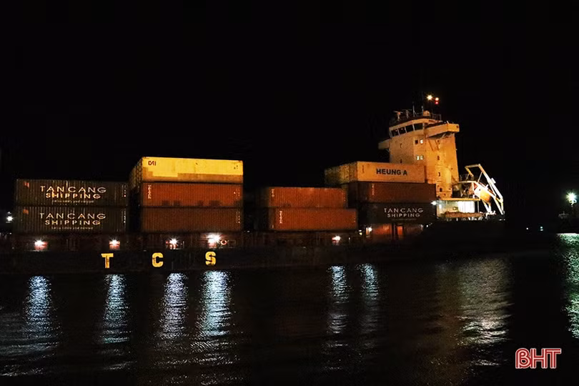 Chuyến tàu container thứ 2 của Tân Cảng Sài Gòn cập cảng Vũng Áng