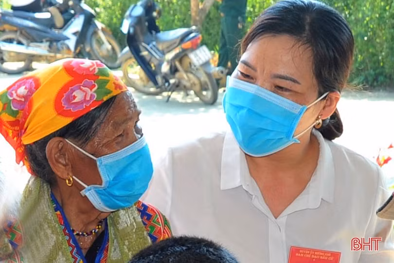 Cử tri dân tộc Chứt ở Hà Tĩnh phấn khởi đi bầu cử