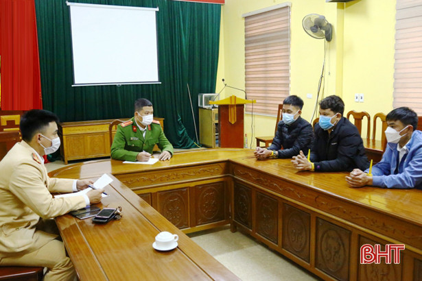 Khởi tố nhóm đối tượng vận chuyển 130 kg pháo nổ về Hà Tĩnh tiêu thụ