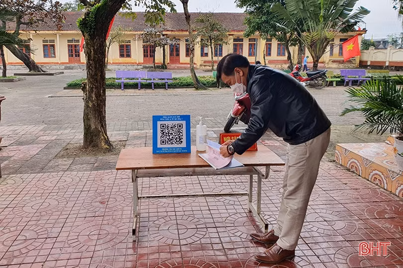 Xuất hiện cả trăm ca mắc, Cẩm Xuyên ráo riết chống dịch COVID-19