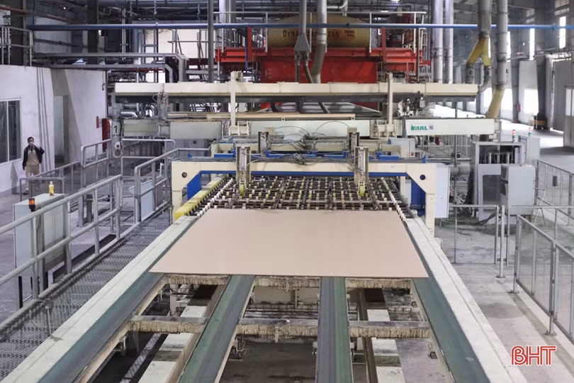 Nhà máy sản xuất gỗ công nghiệp lớn nhất Hà Tĩnh xuất những đơn hàng ngày đầu năm mới