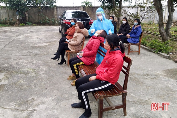 Can Lộc test nhanh miễn phí cho hơn 2.200 cán bộ, giáo viên