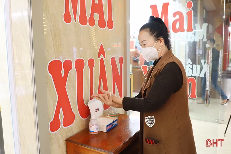 “Phố vàng” Hà Tĩnh nhộn nhịp sáng ngày vía Thần tài