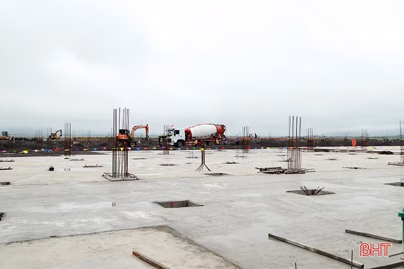 Trên công trường xây dựng Nhà máy Sản xuất Pin VinES