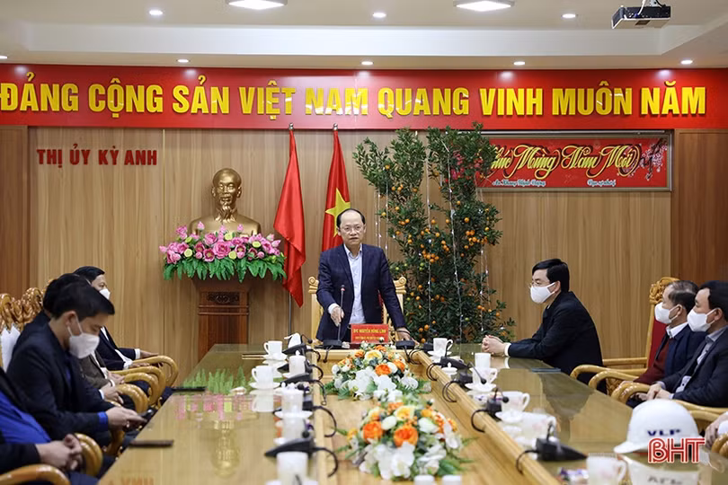 Lãnh đạo tỉnh kiểm tra việc triển khai công tác đầu năm và tham dự tết trồng cây tại TX Kỳ Anh