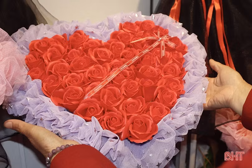 Ngập tràn sắc hoa ở Hà Tĩnh nhân ngày lễ tình nhân