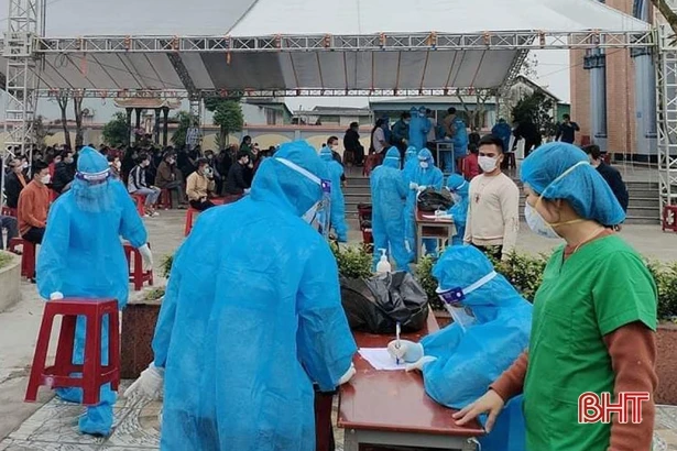 Số ca bệnh tăng cao, lực lượng y tế cơ sở ở Hà Tĩnh “gồng mình” chống dịch!