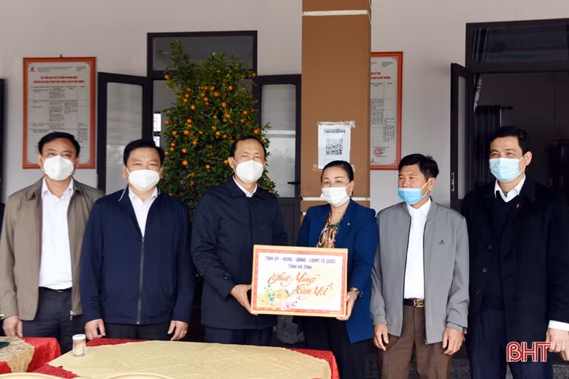 Các địa phương Hà Tĩnh sôi nổi ra quân trồng cây đầu xuân