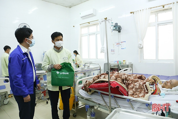 Trao 300 suất quà cho các hoàn cảnh khó khăn ở TP Hà Tĩnh