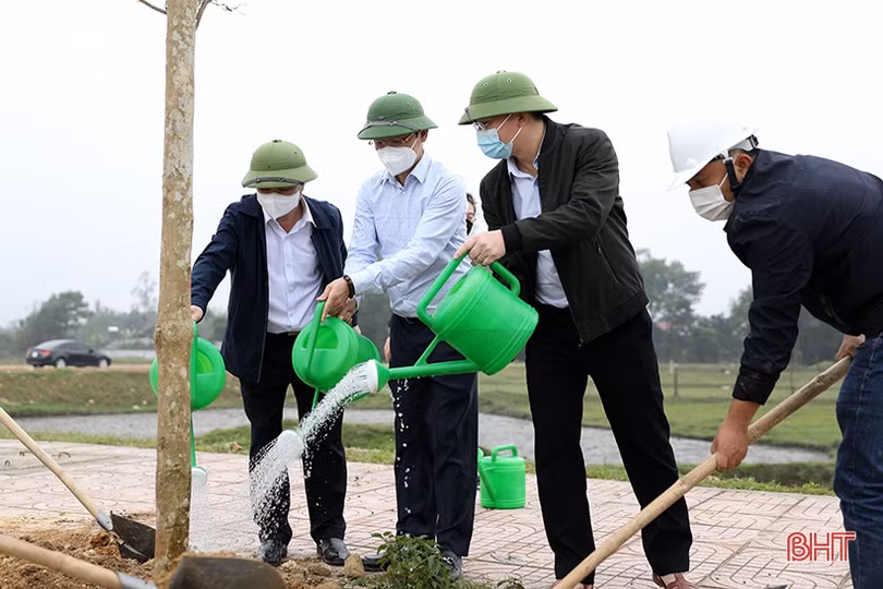 Lãnh đạo tỉnh kiểm tra việc triển khai công tác đầu năm và tham dự tết trồng cây tại TX Kỳ Anh