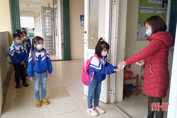 Hà Tĩnh: 75,3% phụ huynh có con từ 5 - 12 tuổi đồng ý tự nguyện tiêm vắc-xin phòng COVID-19