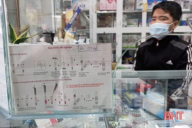 Gia tăng người mua kit test kháng nguyên tầm soát dịch COVID-19 ở Hà Tĩnh