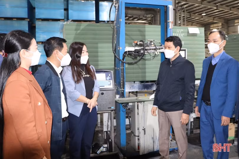 Nhà máy sản xuất gỗ công nghiệp lớn nhất Hà Tĩnh xuất những đơn hàng ngày đầu năm mới