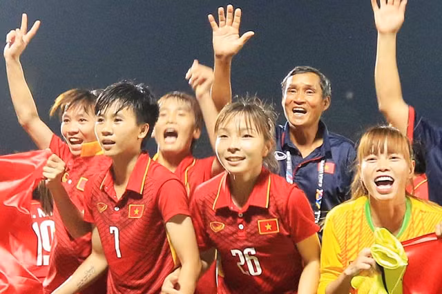 HLV Mai Đức Chung vẫn dẫn dắt ĐT nữ Việt Nam dự SEA Games 31