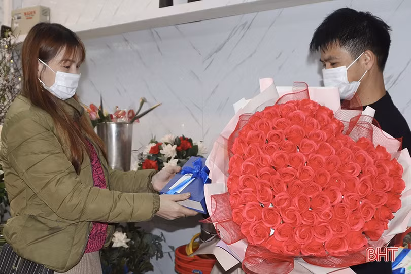 Ngập tràn sắc hoa ở Hà Tĩnh nhân ngày lễ tình nhân