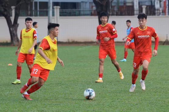 U23 Việt Nam hứng khởi tập buổi đầu tại Campuchia