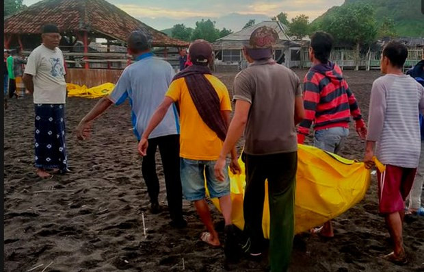 Indonesia: 10 người thiệt mạng vì sóng biển cuốn trôi khi đang thiền hình ảnh 1 Indonesia: 10 người thiệt mạng vì sóng biển cuốn trôi khi đang thiền