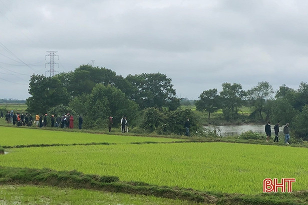 Tìm thấy thi thể nam thanh niên nhảy cầu ở Cẩm Xuyên